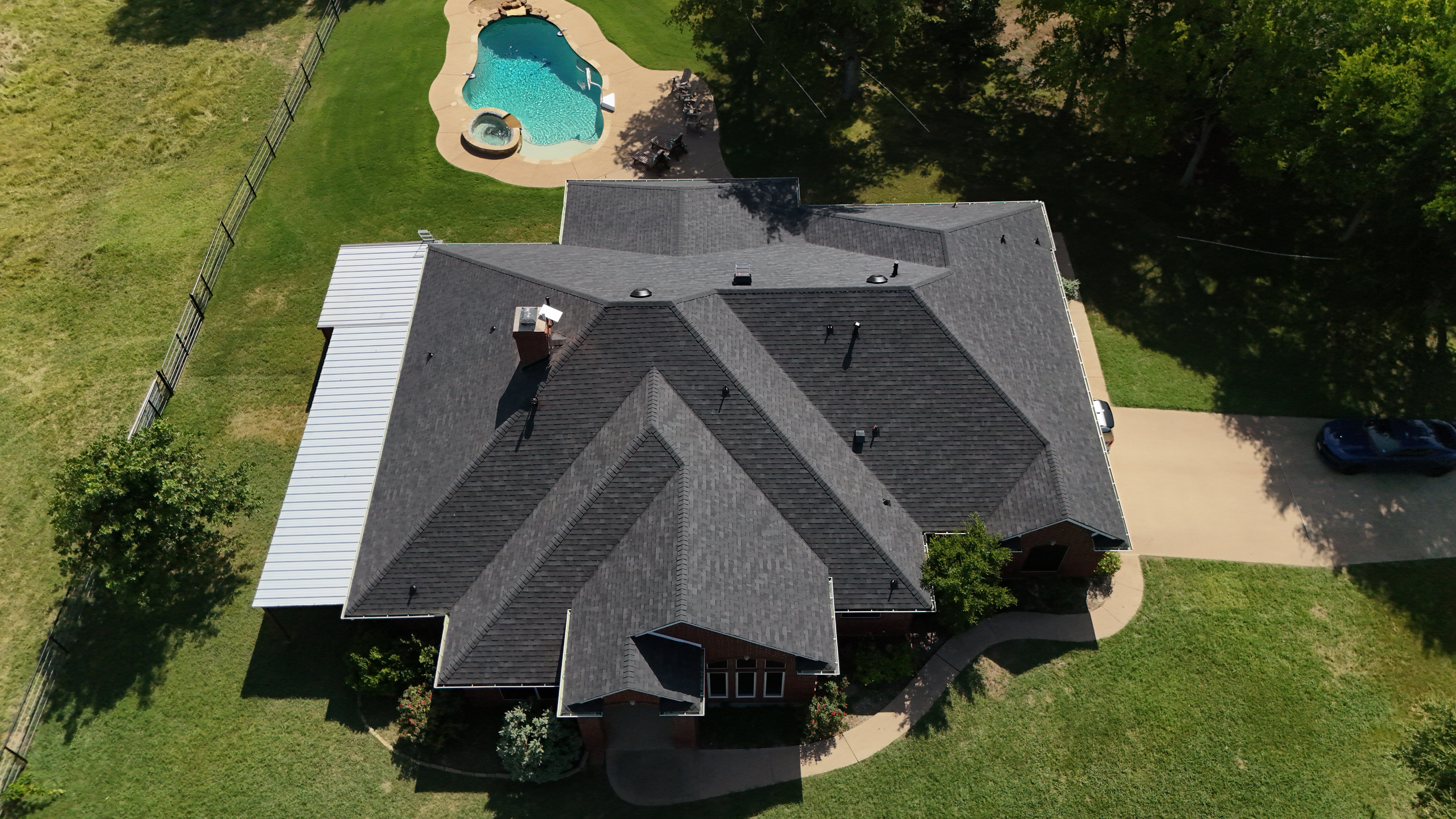 Centennial Contracting & Roofing — Image 1